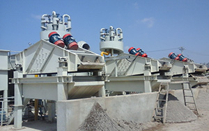 ?？?000噸石英砂現(xiàn)場